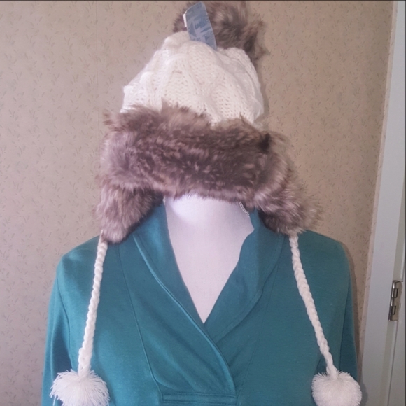 Old Navy Accessories - Old Navy | Cream & Fur Sherpa Hat